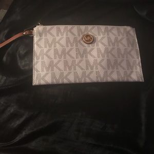 Michael kors clutch